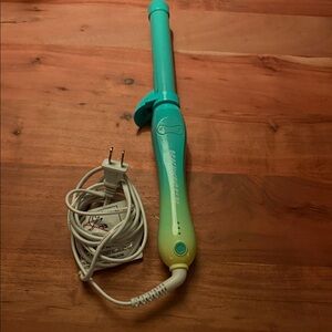 Beachwaver Co. Turquoise Curling Iron